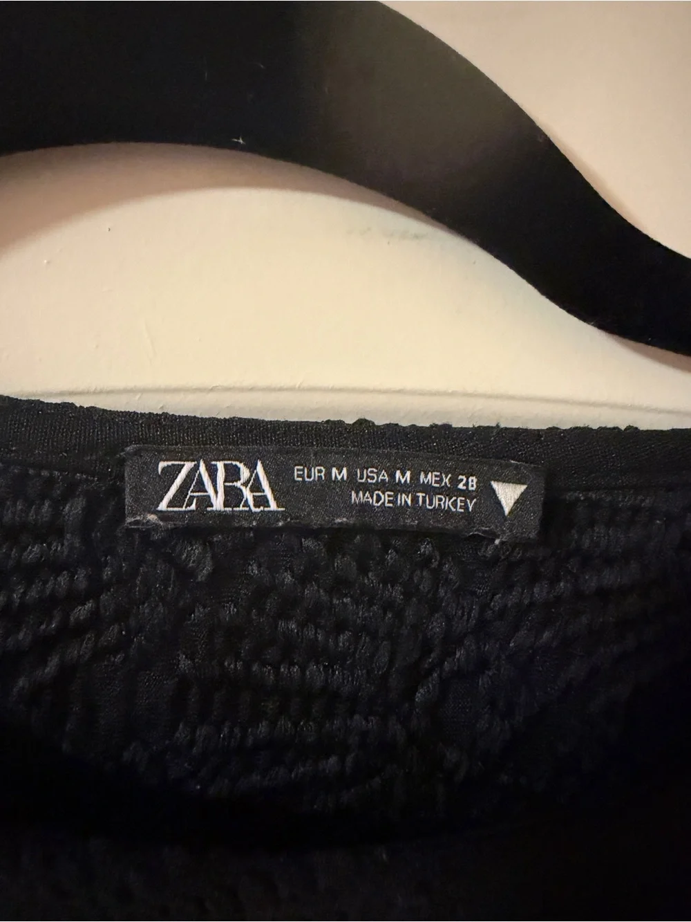 Zara Black Textured Long-Sleeve Cropped Top M